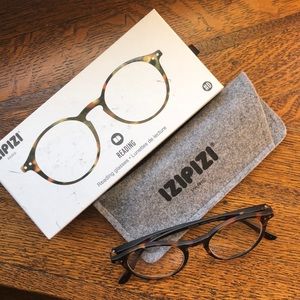 Izipizi Collection Style D readers glasses NEW $40